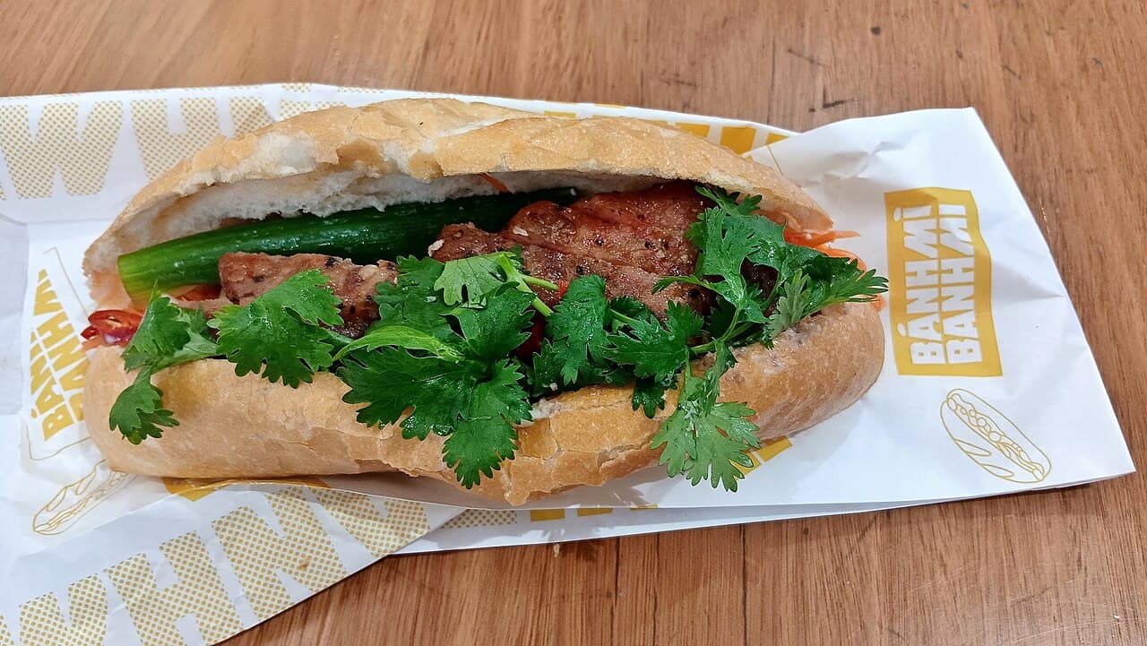 Source photograph of Bánh mì