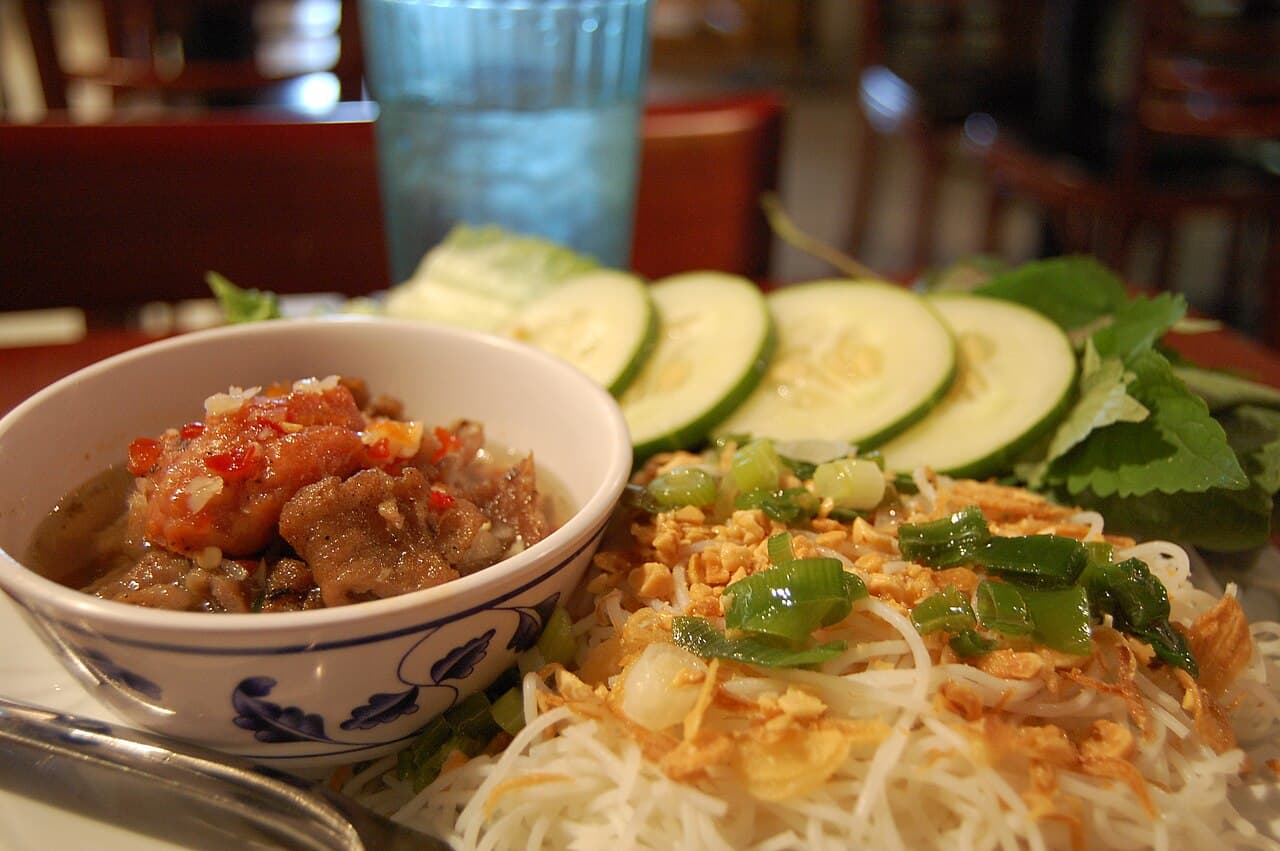 Source photograph of Bún chả