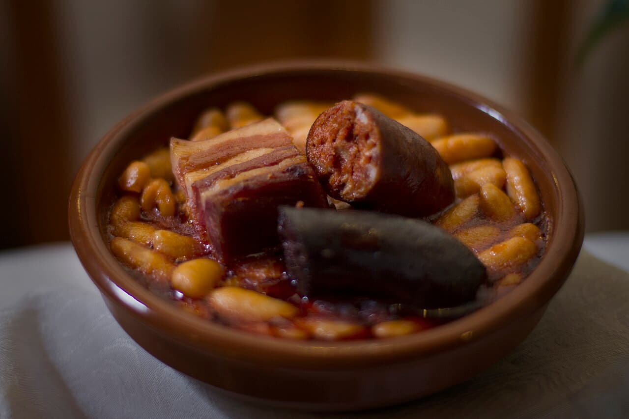 Source photograph of Fabada asturiana