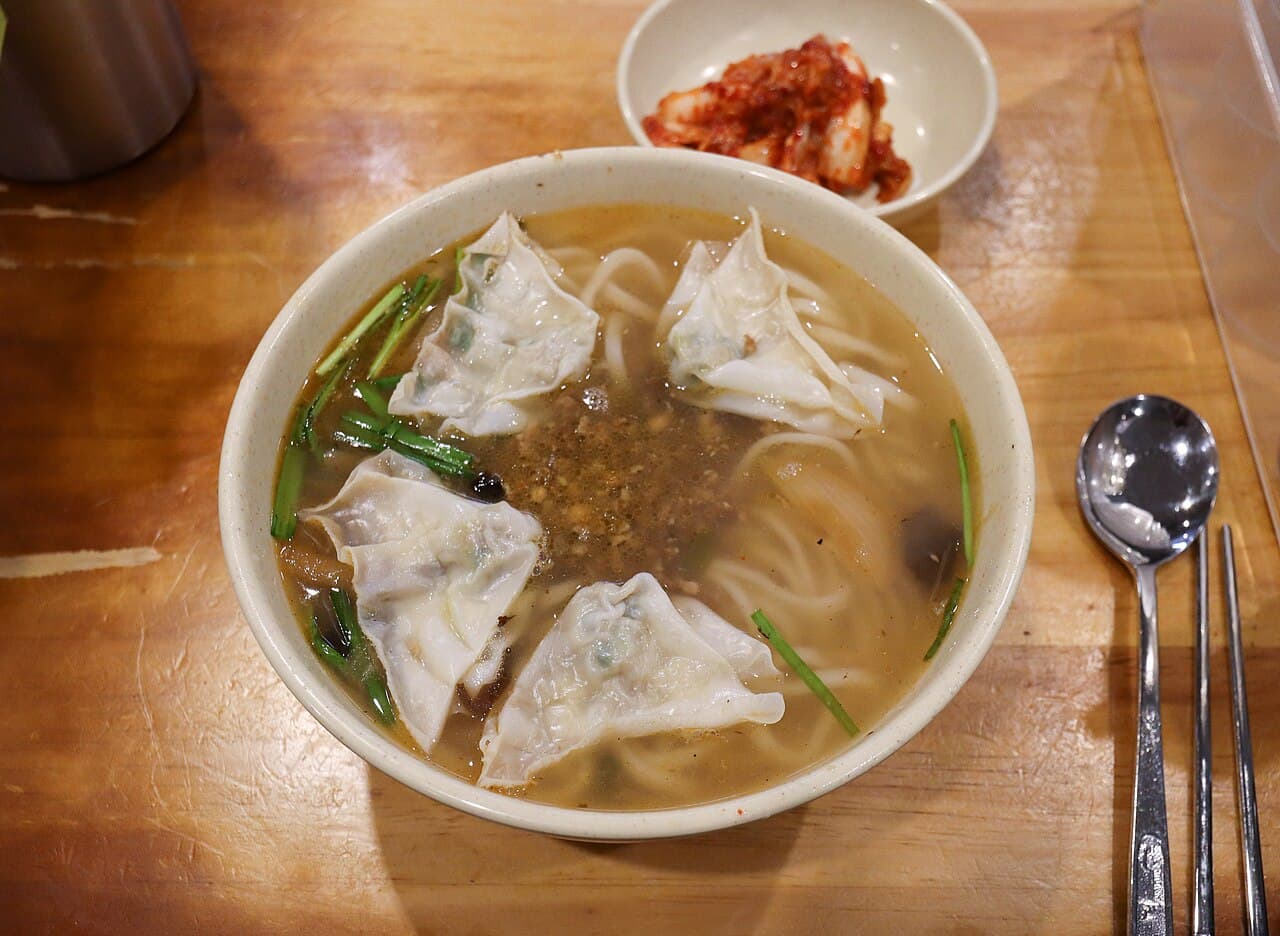 Source photograph of Kalguksu