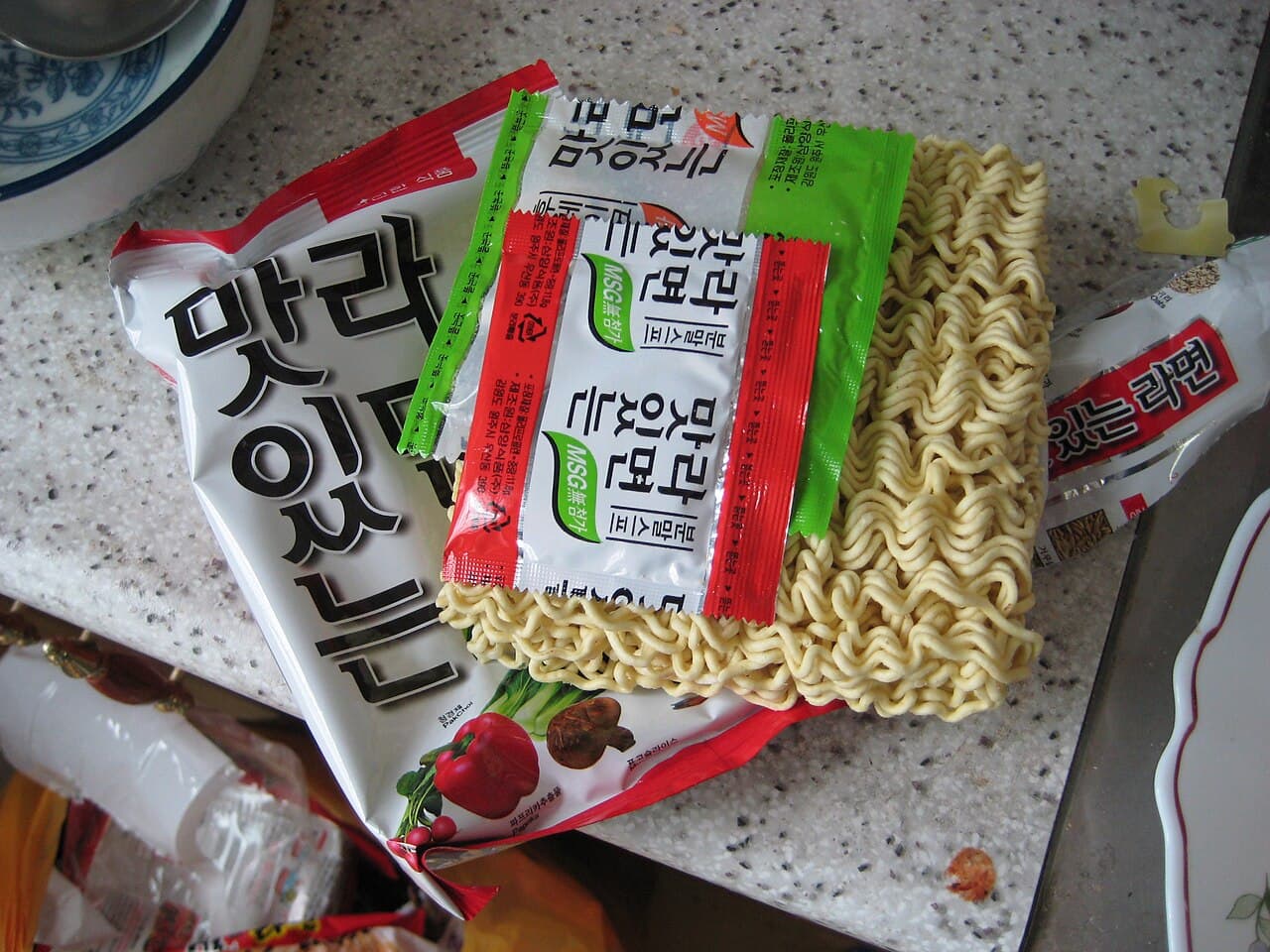 Source photograph of Korean ramyeon. Not official I Want Some Food pixel artwork.