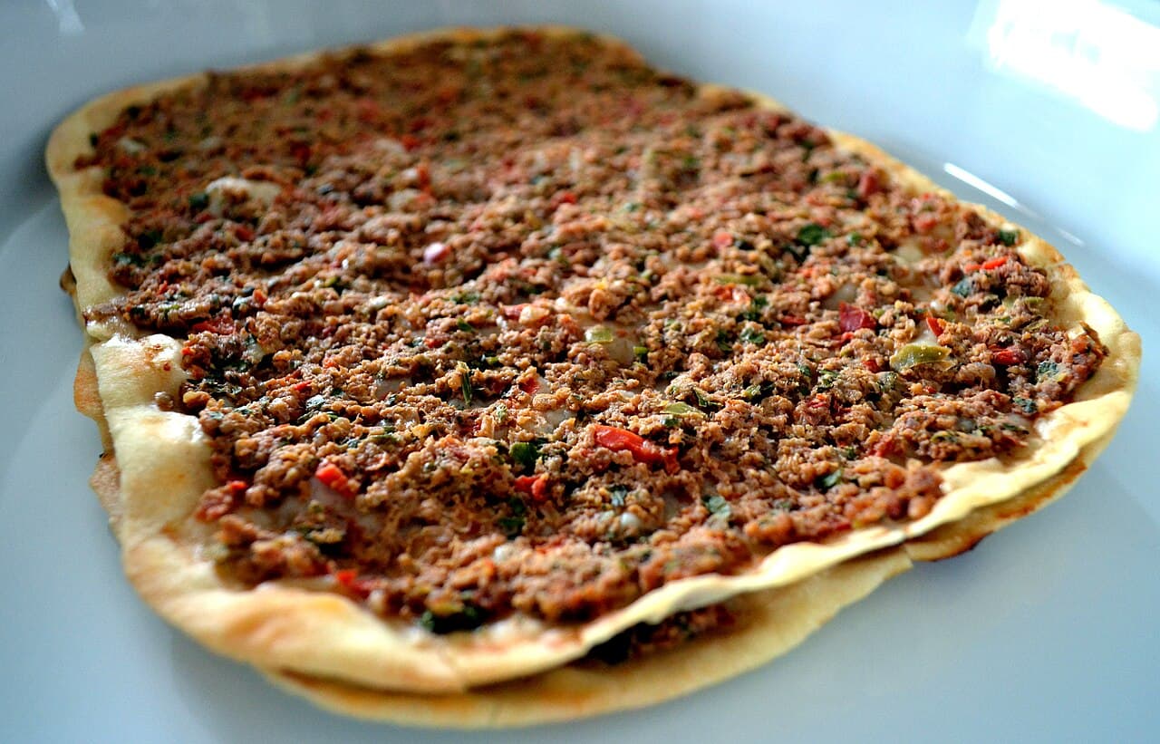 Source photograph of Lahmacun