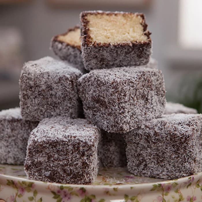 Source photograph of Lamingtons