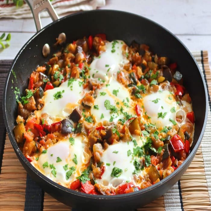 Source photograph of Pisto con huevos