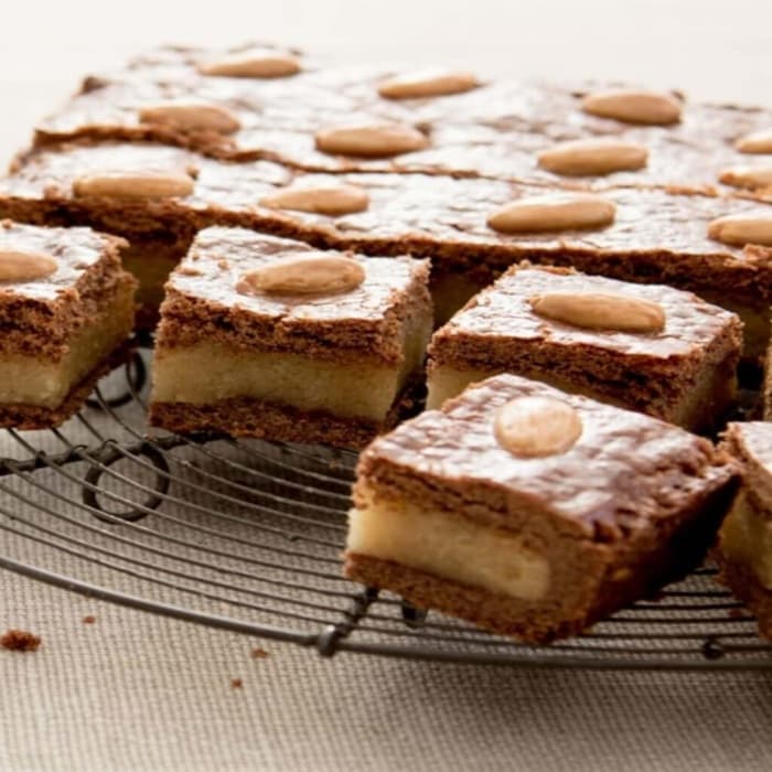 Source photograph of Gevulde speculaas