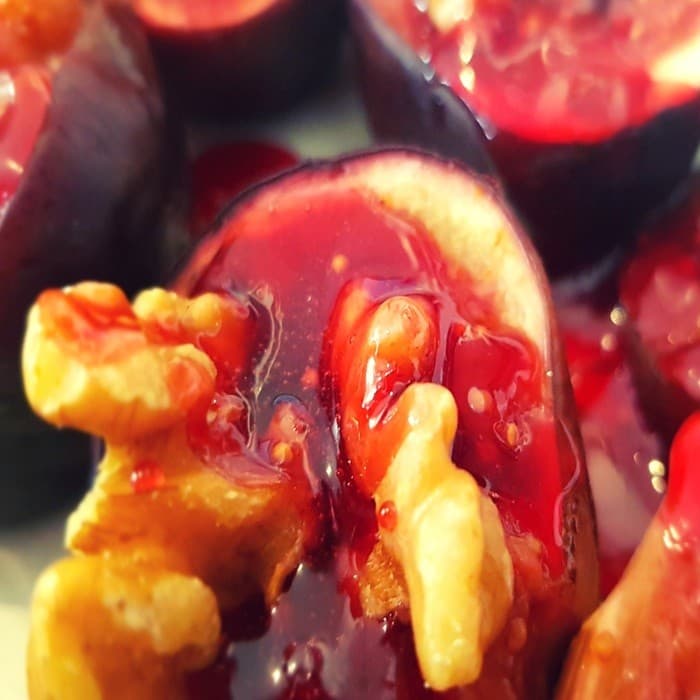 Source photograph of Arra të Mbushura me Fik Walnut Stuffed Figs (with Fig Syrup)