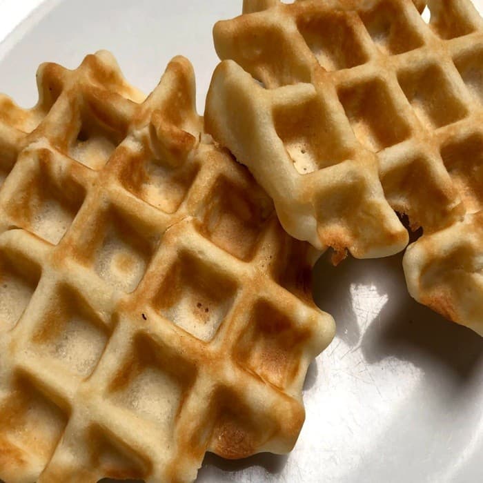 Source photograph of Cambodian Waffles (Num Poum). Not official I Want Some Food pixel artwork.