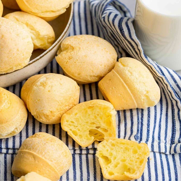 Source photograph of Brazilian cheese bread (pão de queijo)