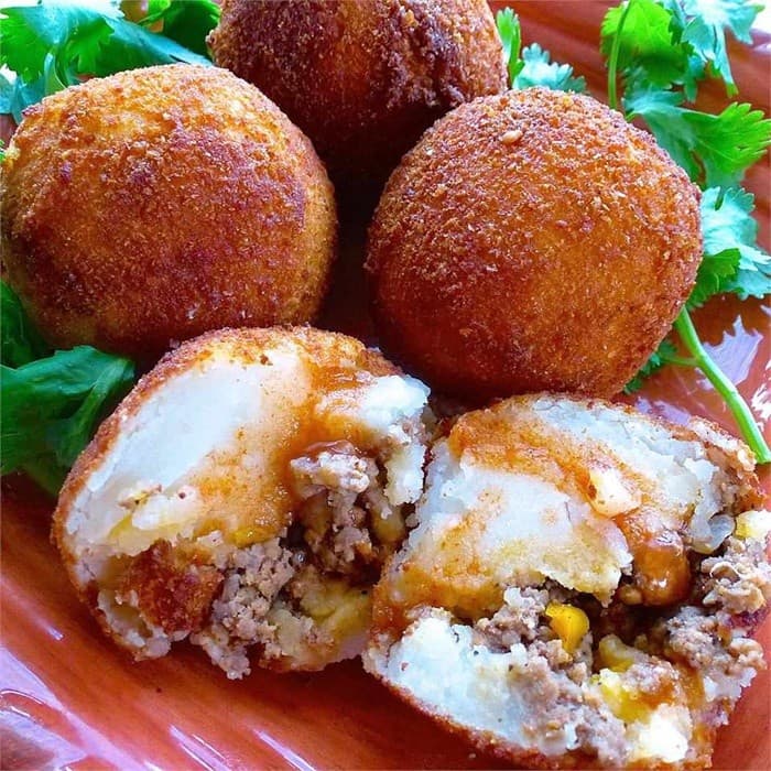 Source photograph of Colombian Style Stuffed Potatoes