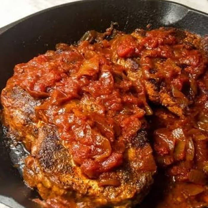 Source photograph of Chuletas de Cerdo a la Criolla (Pork Chops in Creole Sauce)