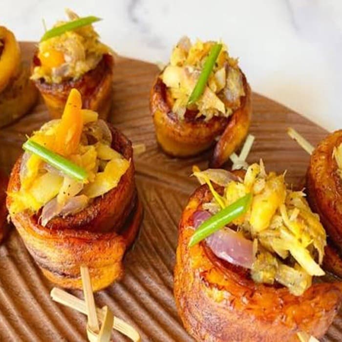Source photograph of plantain rolls