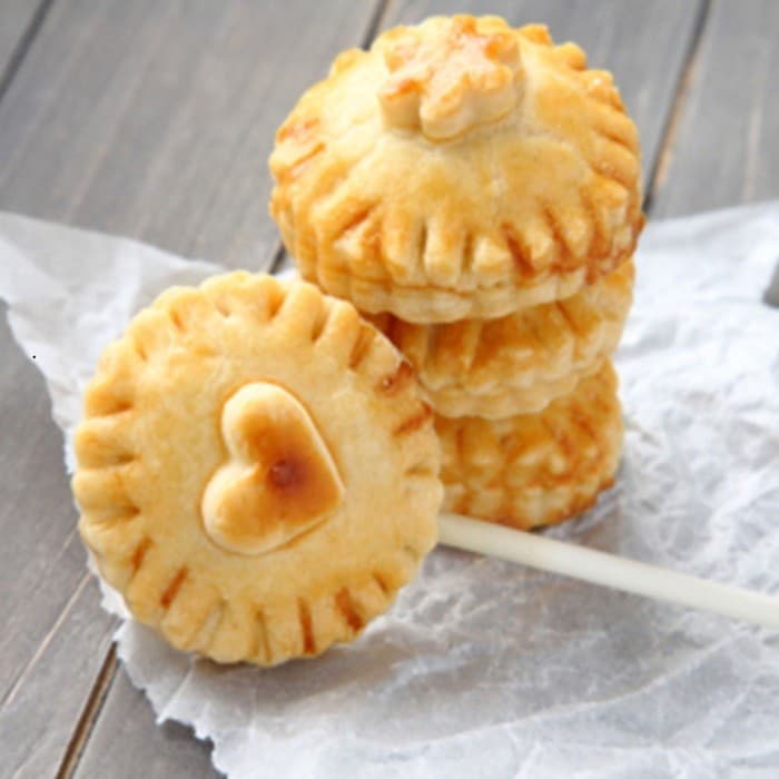 Source photograph of Apple pie pops